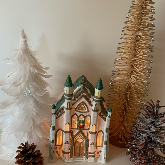 Vintage Collins  Christmas Holiday Lighted  Expression Ceramic Church - Picture 8 of 13